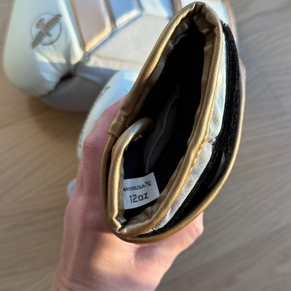 HAYABUSA TOKUSHU Women’s White and Gold Boxing Gloves (12oz) - Picture 4 of 5